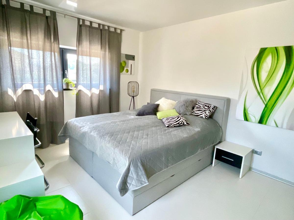 Apartamento Mega Prvacina Exterior foto